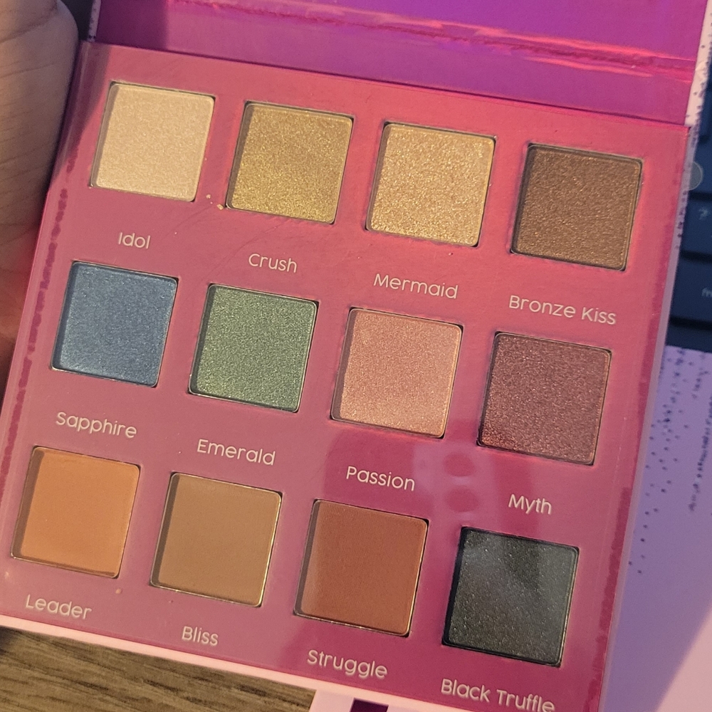 FARMASI ICONIC EYESHADOW PALETTE